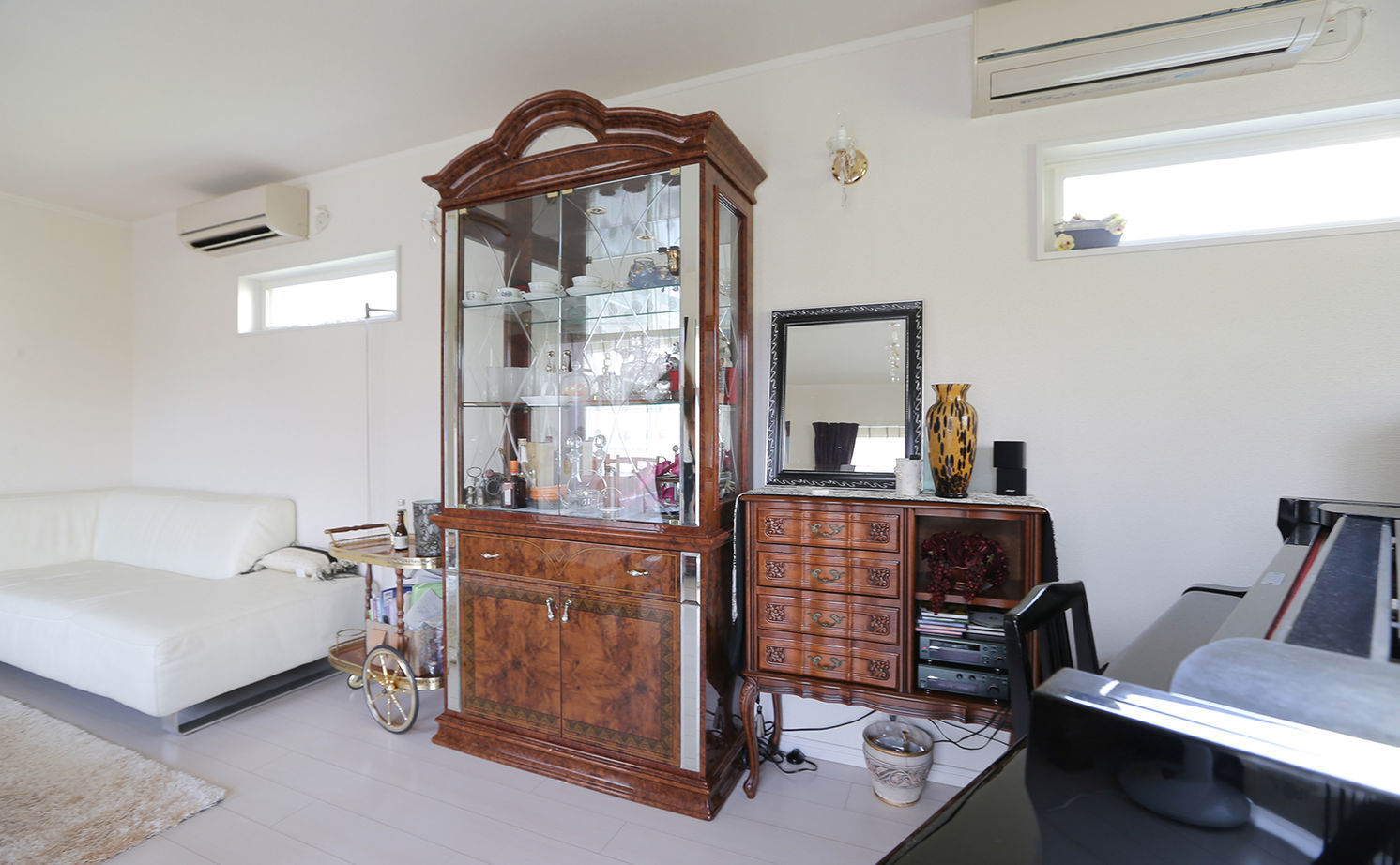 アイダ設計 【30坪台/玄関吹抜け/庭/インテリア】料理や音楽を楽しめる空間。視線の抜ける開放的で上品なLDKの家の建築実例画像5