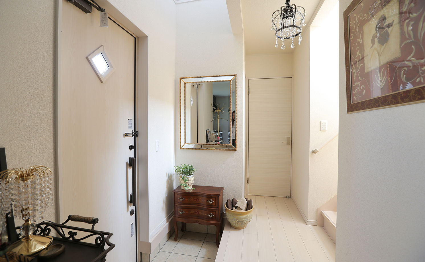 アイダ設計 【30坪台/玄関吹抜け/庭/インテリア】料理や音楽を楽しめる空間。視線の抜ける開放的で上品なLDKの家の建築実例画像10