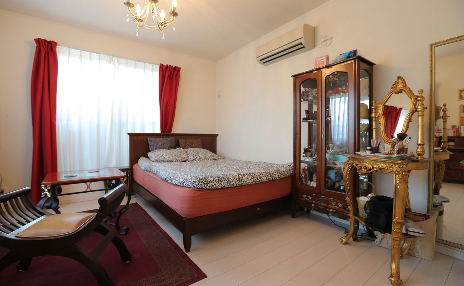 アイダ設計 【30坪台/玄関吹抜け/庭/インテリア】料理や音楽を楽しめる空間。視線の抜ける開放的で上品なLDKの家の建築実例画像12