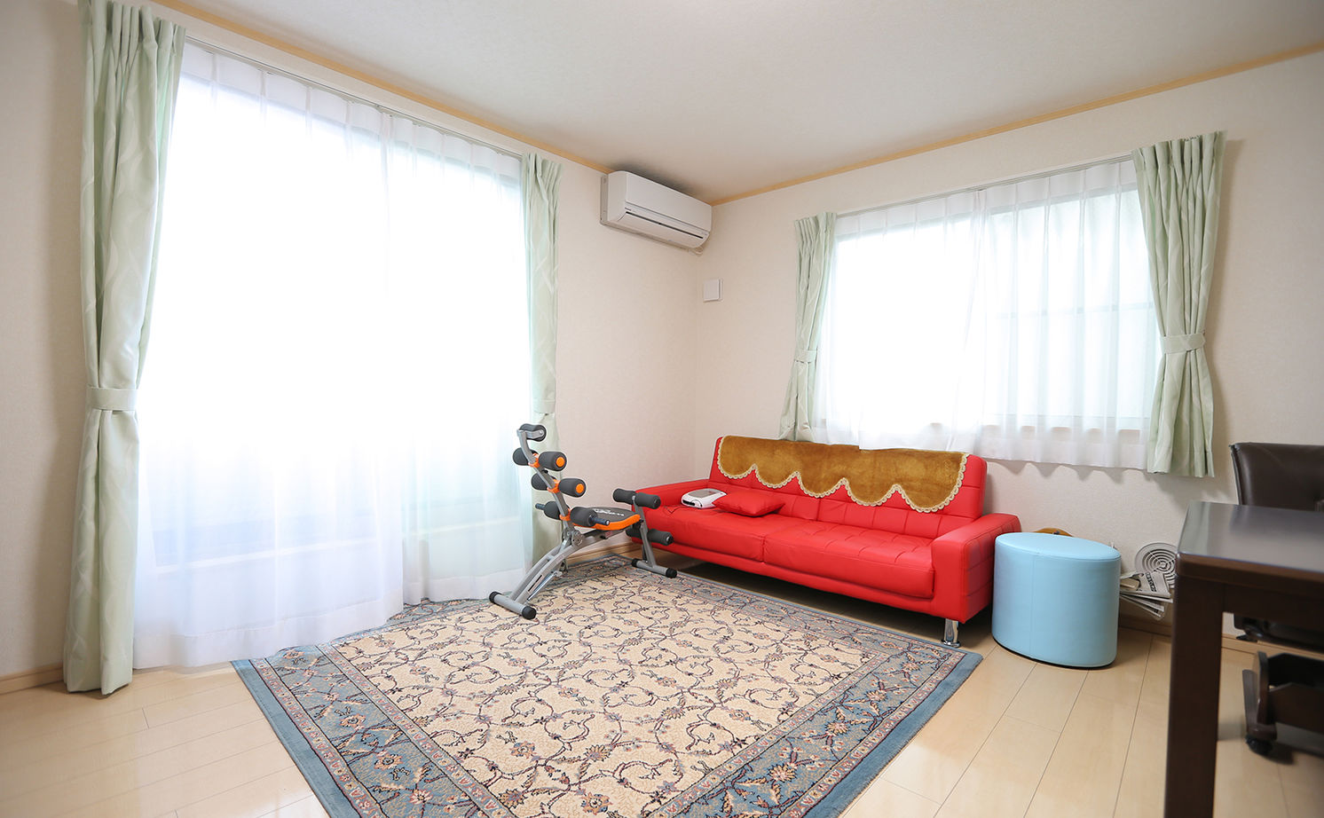 アイダ設計 【店舗併用住宅/20坪台/収納充実】1階は整体店舗、2階LDKの3階建て。コンパクトな資金計画で要望を叶えた住宅の建築実例画像2