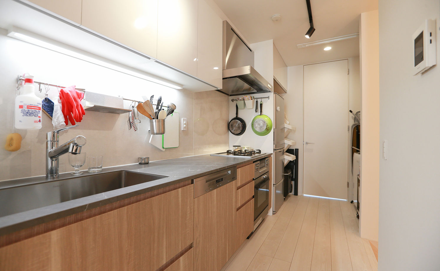 アイダ設計 【都市型住宅/間取り図有/10坪台/狭小地】様々な工夫で圧迫感を感じさせない明るくて開放的な住まいの建築実例画像4