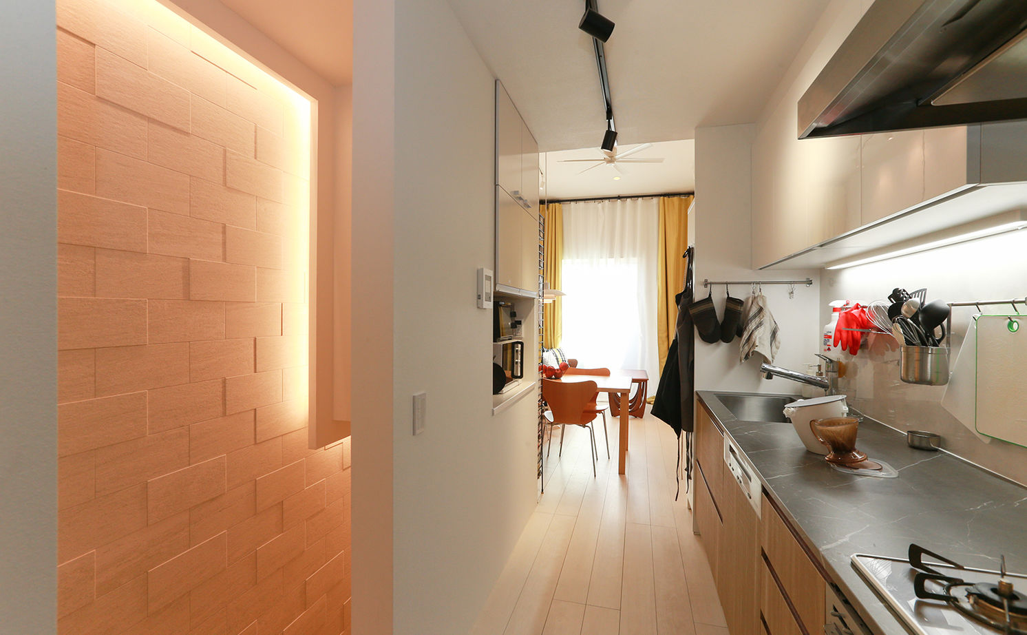 アイダ設計 【都市型住宅/間取り図有/10坪台/狭小地】様々な工夫で圧迫感を感じさせない明るくて開放的な住まいの建築実例画像5