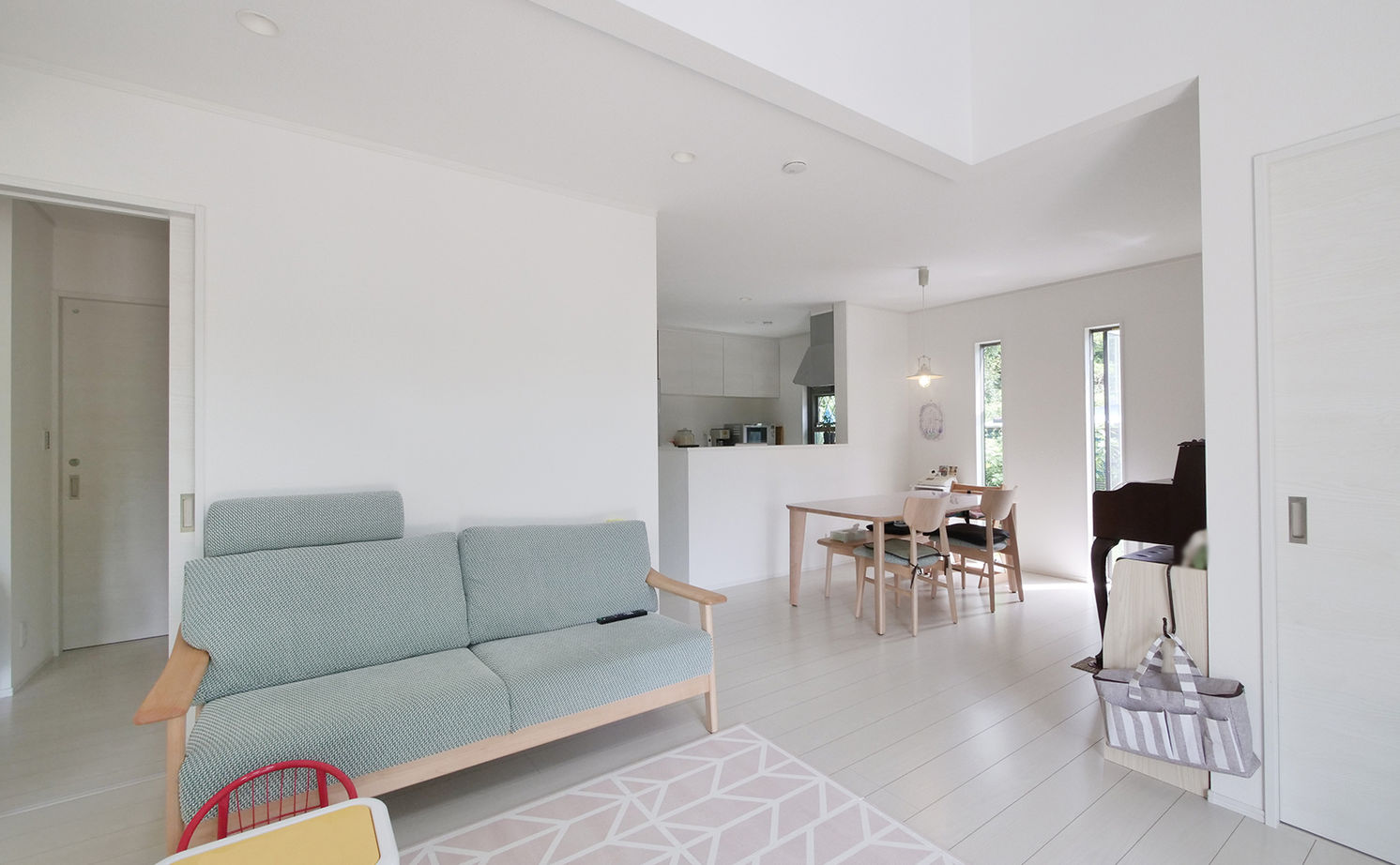 アイダ設計 【二世帯住宅/間取り図有/40坪台/吹き抜け/広々リビング】価格を抑えながら高耐震で開放的な家を実現の建築実例画像3