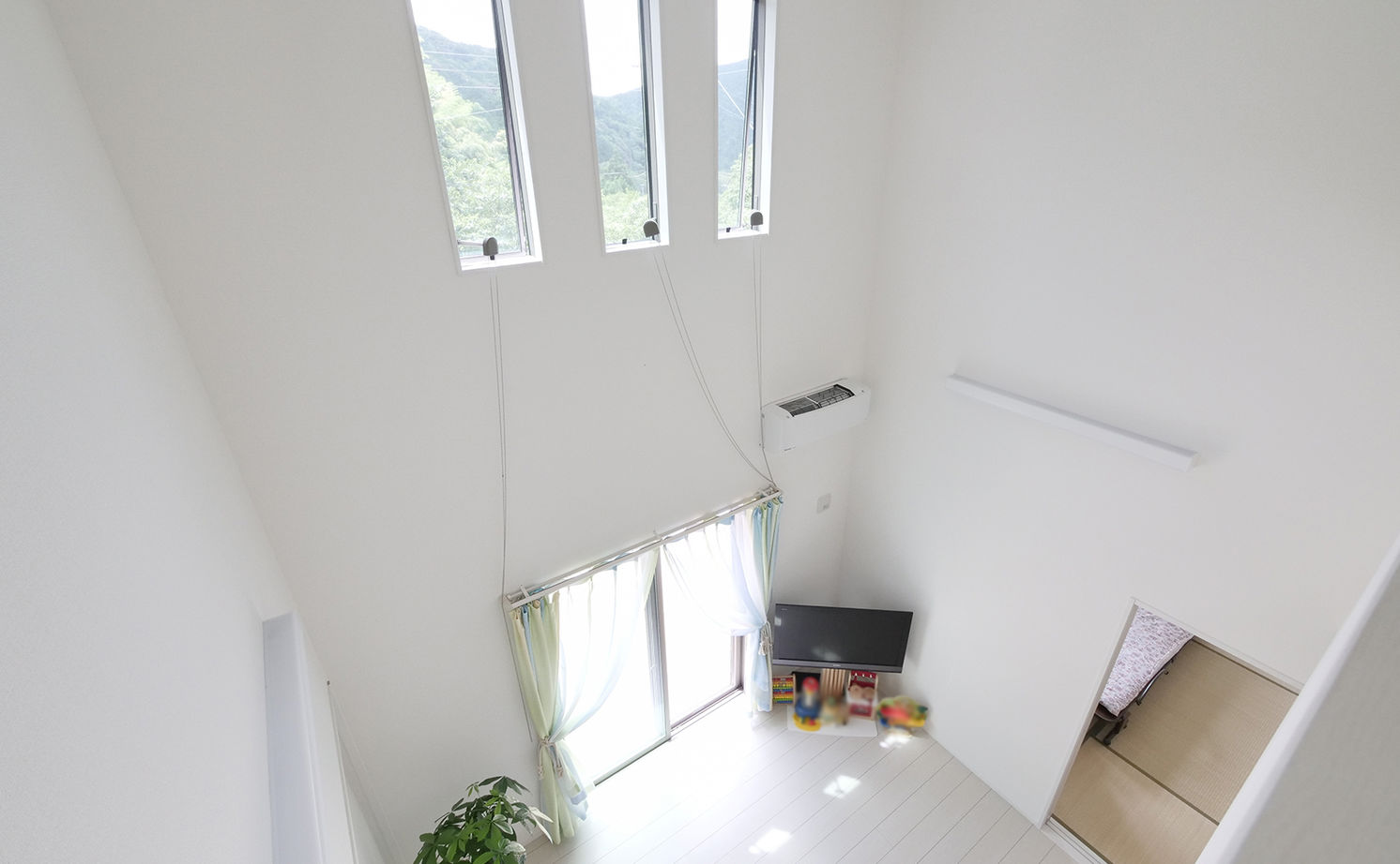 アイダ設計 【二世帯住宅/間取り図有/40坪台/吹き抜け/広々リビング】価格を抑えながら高耐震で開放的な家を実現の建築実例画像5