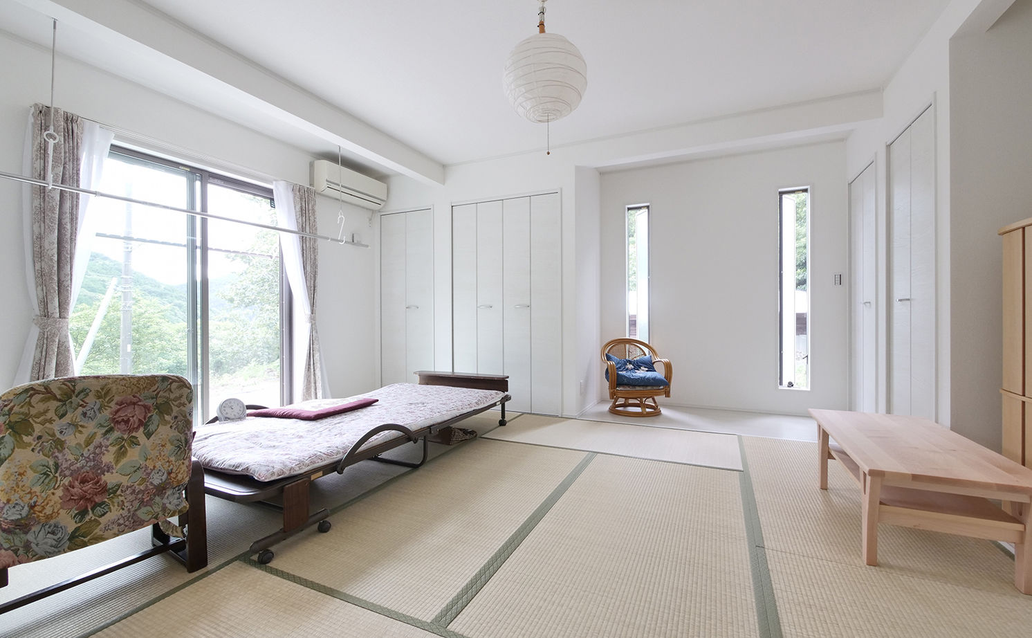 アイダ設計 【二世帯住宅/間取り図有/40坪台/吹き抜け/広々リビング】価格を抑えながら高耐震で開放的な家を実現の建築実例画像8