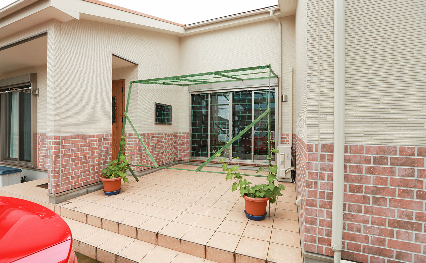 アイダ設計 【間取り図有/平屋/20坪台/吹き抜け/テラス】多灯照明や壁にこだわった、カフェ風リビングが見どころの家の建築実例画像2