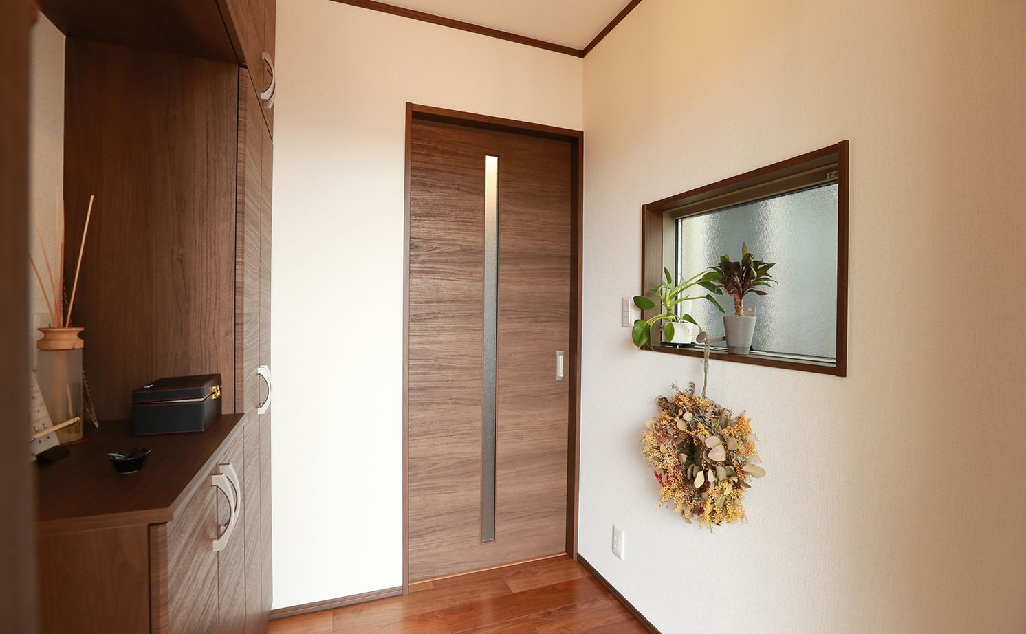 アイダ設計 【間取り図有/平屋/20坪台/吹き抜け/テラス】多灯照明や壁にこだわった、カフェ風リビングが見どころの家の建築実例画像8