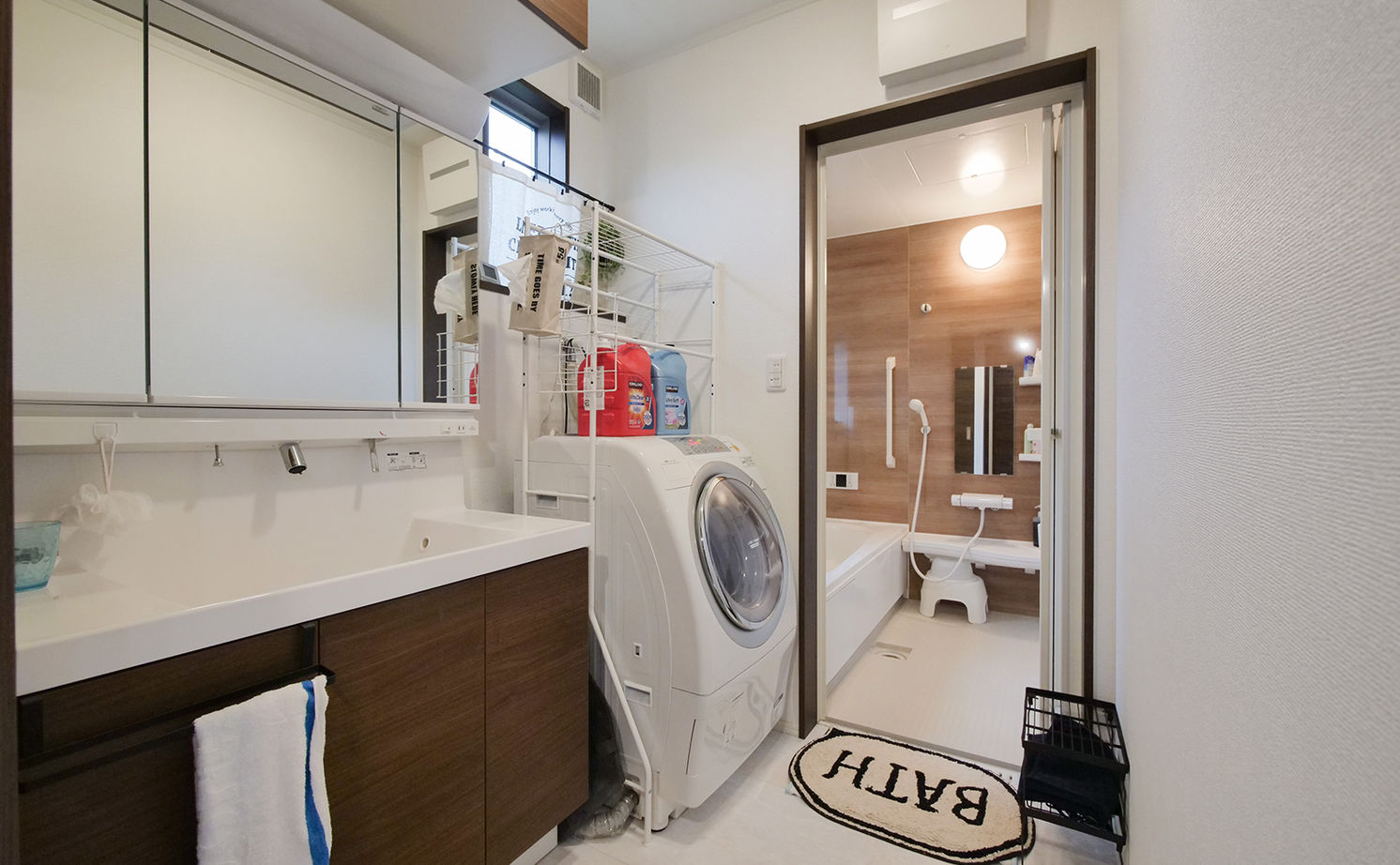 アイダ設計 【間取り図有/平屋/20坪台/吹き抜け/テラス】多灯照明や壁にこだわった、カフェ風リビングが見どころの家の建築実例画像10