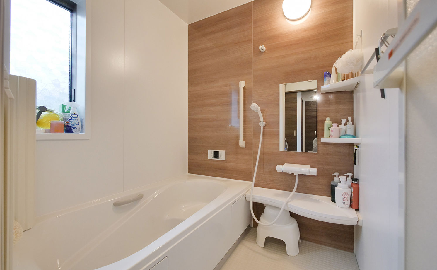 アイダ設計 【間取り図有/平屋/20坪台/吹き抜け/テラス】多灯照明や壁にこだわった、カフェ風リビングが見どころの家の建築実例画像11