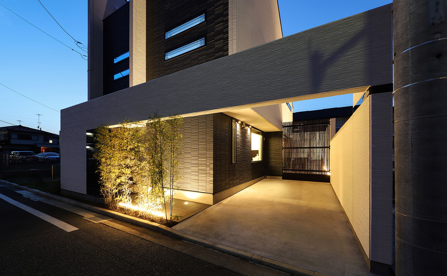 アイダ設計 【間取り図有/30坪台/3階建て/吹き抜け/広々LDK】限られた空間を最大限に生かした、ホテルライクな家の建築実例画像