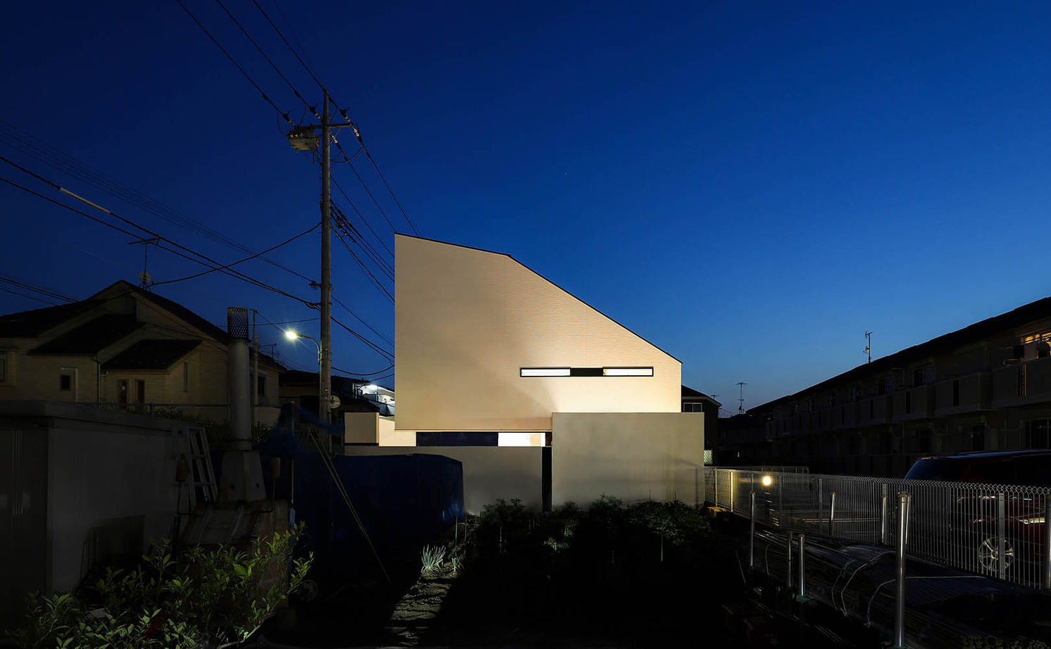 アイダ設計 【間取り図有/30坪台/3階建て/吹き抜け/広々LDK】限られた空間を最大限に生かした、ホテルライクな家の建築実例画像2