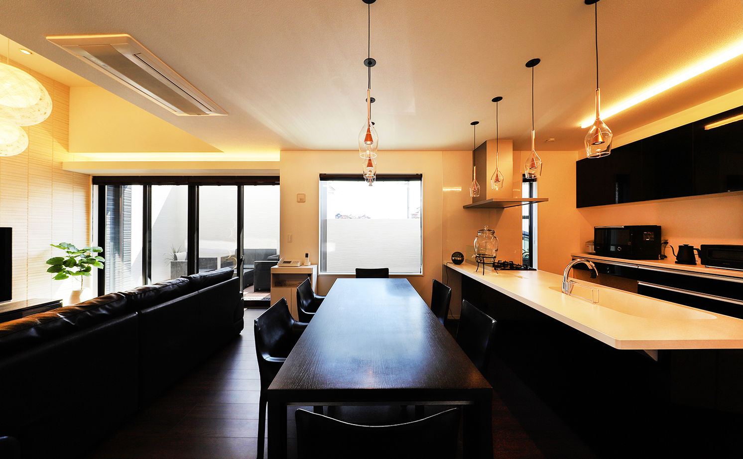 アイダ設計 【間取り図有/30坪台/3階建て/吹き抜け/広々LDK】限られた空間を最大限に生かした、ホテルライクな家の建築実例画像6