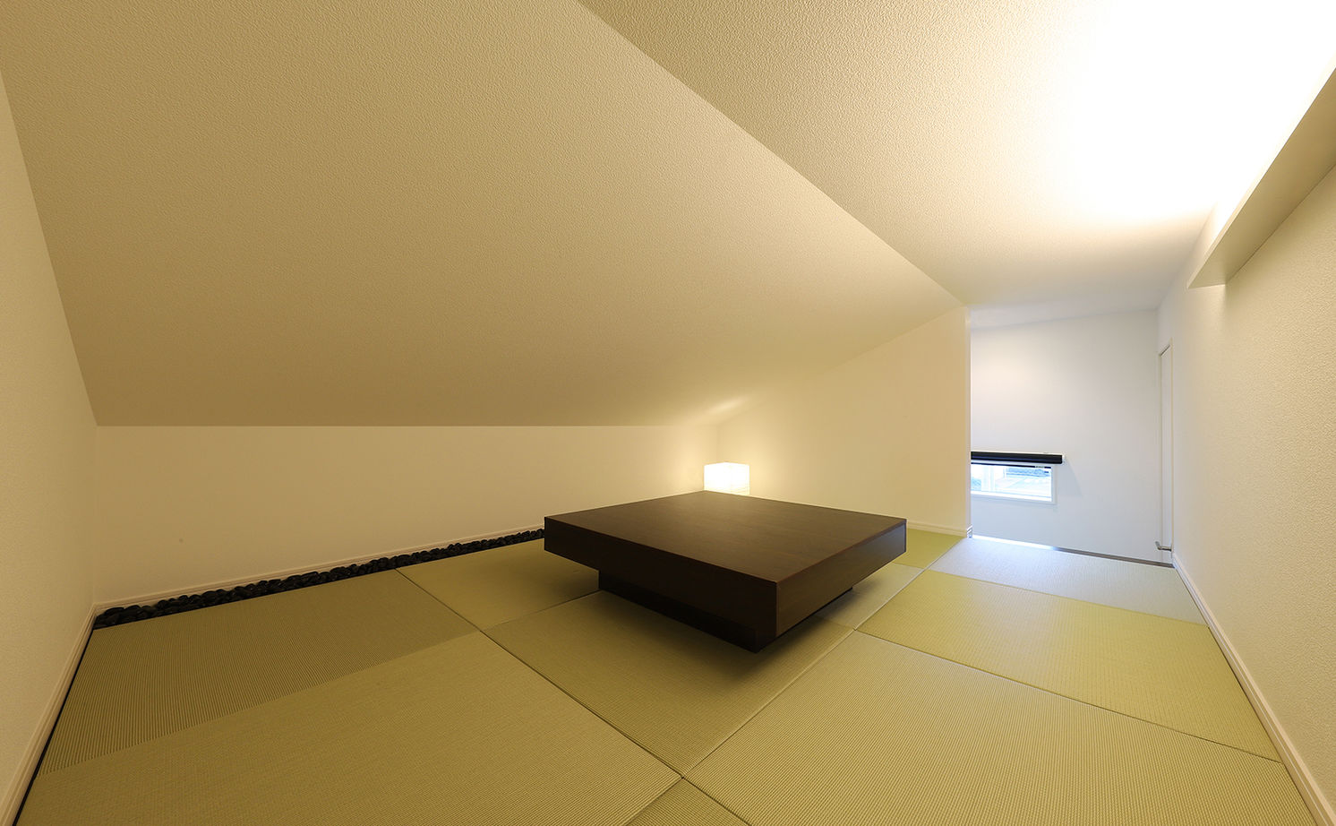 アイダ設計 【間取り図有/30坪台/3階建て/吹き抜け/広々LDK】限られた空間を最大限に生かした、ホテルライクな家の建築実例画像8