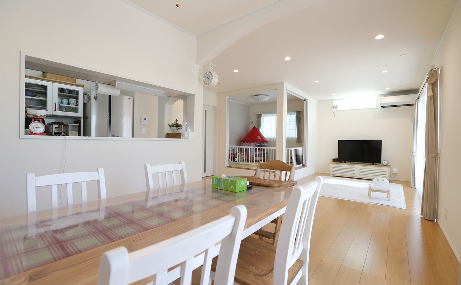 アイダ設計 【間取り図有/南欧風/自由設計/広々リビング/30坪台】夫婦の理想が詰まった、自由度の高い間取りが魅力の建築実例画像4