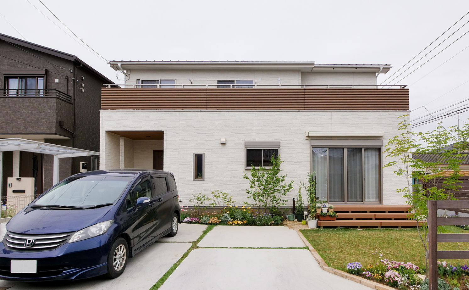 アイダ設計 【間取り図有/30帖超のLDK/ウッドデッキ/40坪台/回遊動線】木のぬくもりと開放感を実現したZEH住宅の建築実例画像