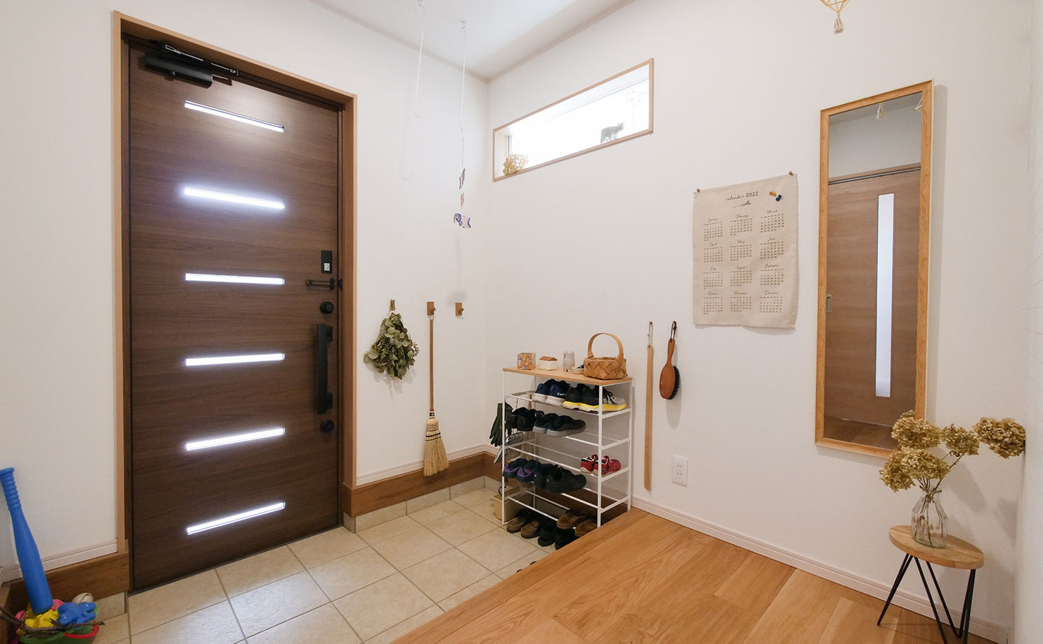 アイダ設計 【間取り図有/30帖超のLDK/ウッドデッキ/40坪台/回遊動線】木のぬくもりと開放感を実現したZEH住宅の建築実例画像2