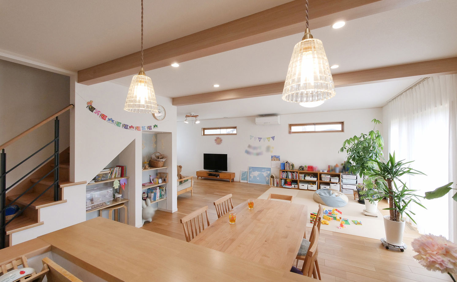 アイダ設計 【間取り図有/30帖超のLDK/ウッドデッキ/40坪台/回遊動線】木のぬくもりと開放感を実現したZEH住宅の建築実例画像6