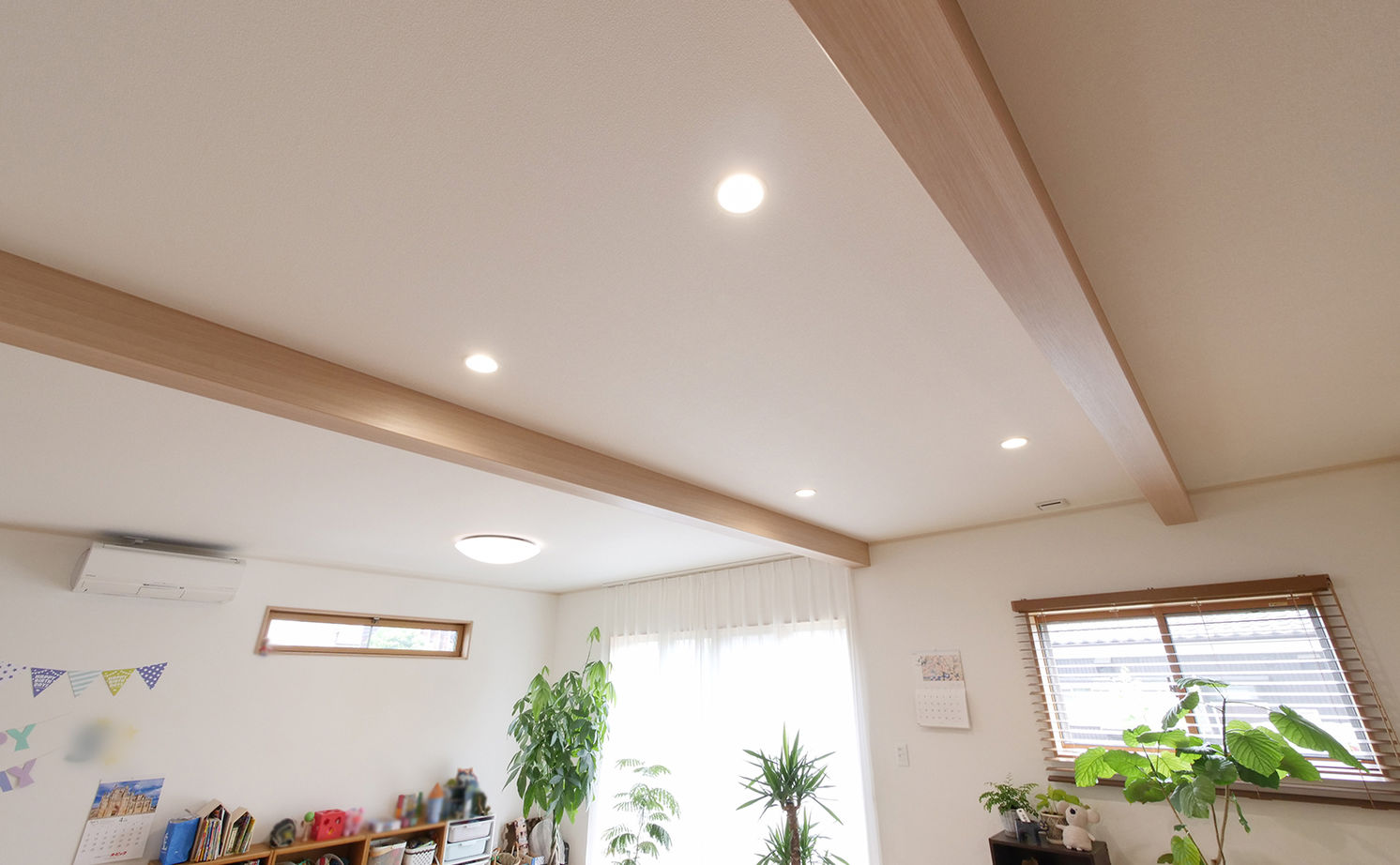 アイダ設計 【間取り図有/30帖超のLDK/ウッドデッキ/40坪台/回遊動線】木のぬくもりと開放感を実現したZEH住宅の建築実例画像8