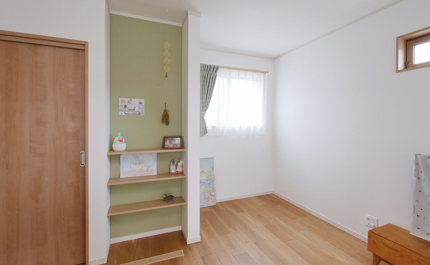 アイダ設計 【間取り図有/30帖超のLDK/ウッドデッキ/40坪台/回遊動線】木のぬくもりと開放感を実現したZEH住宅の建築実例画像10