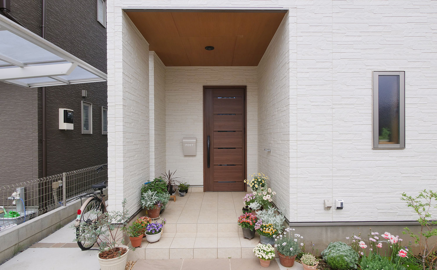 アイダ設計 【間取り図有/30帖超のLDK/ウッドデッキ/40坪台/回遊動線】木のぬくもりと開放感を実現したZEH住宅の建築実例画像17