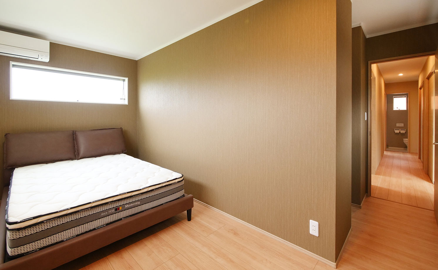 アイダ設計 【間取り図有/回遊動線/30坪台/ウッドデッキ/自由設計】個性的なデザインと暮らしやすさを両立した平屋の家の建築実例画像9