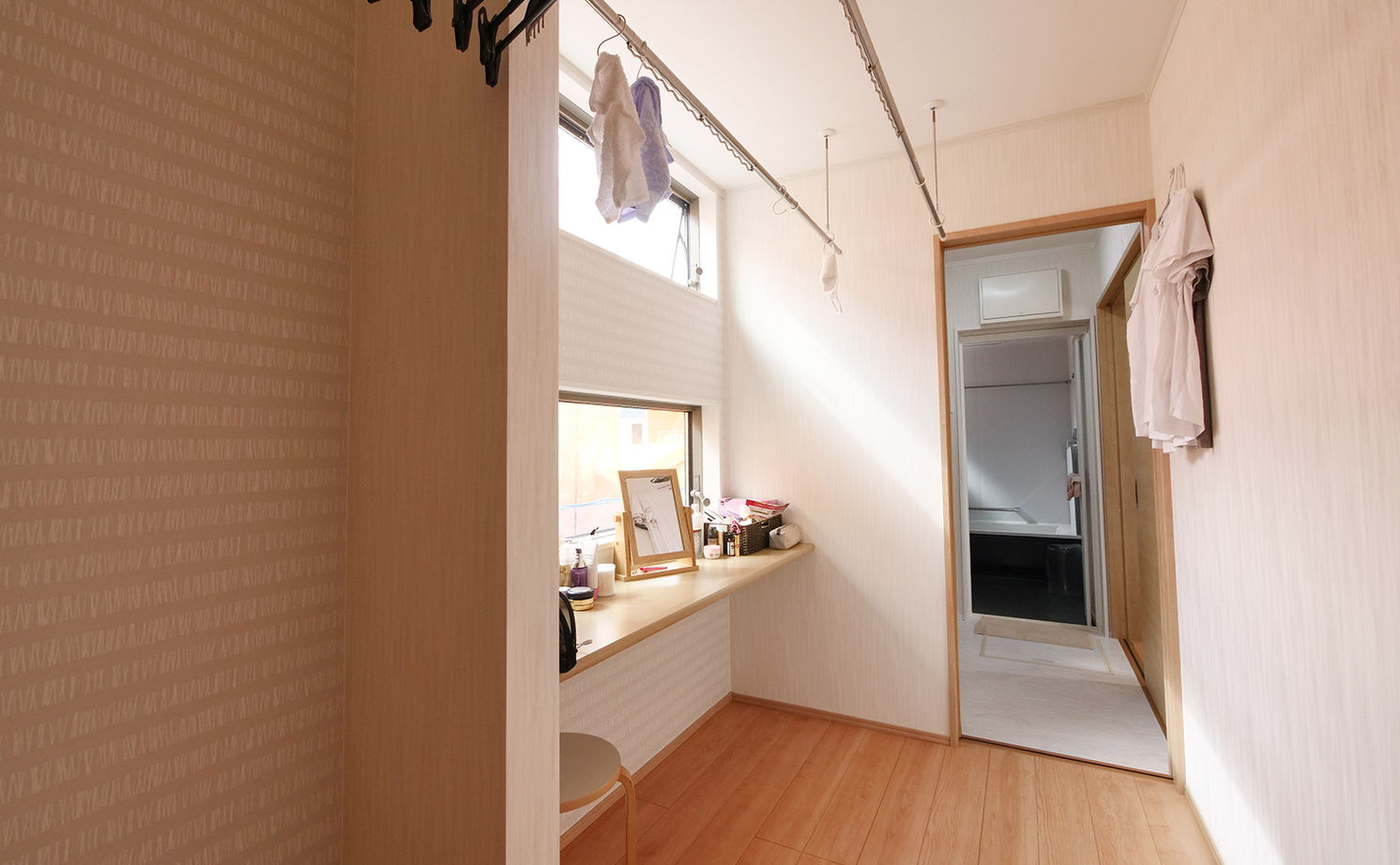 アイダ設計 【間取り図有/回遊動線/30坪台/ウッドデッキ/自由設計】個性的なデザインと暮らしやすさを両立した平屋の家の建築実例画像11