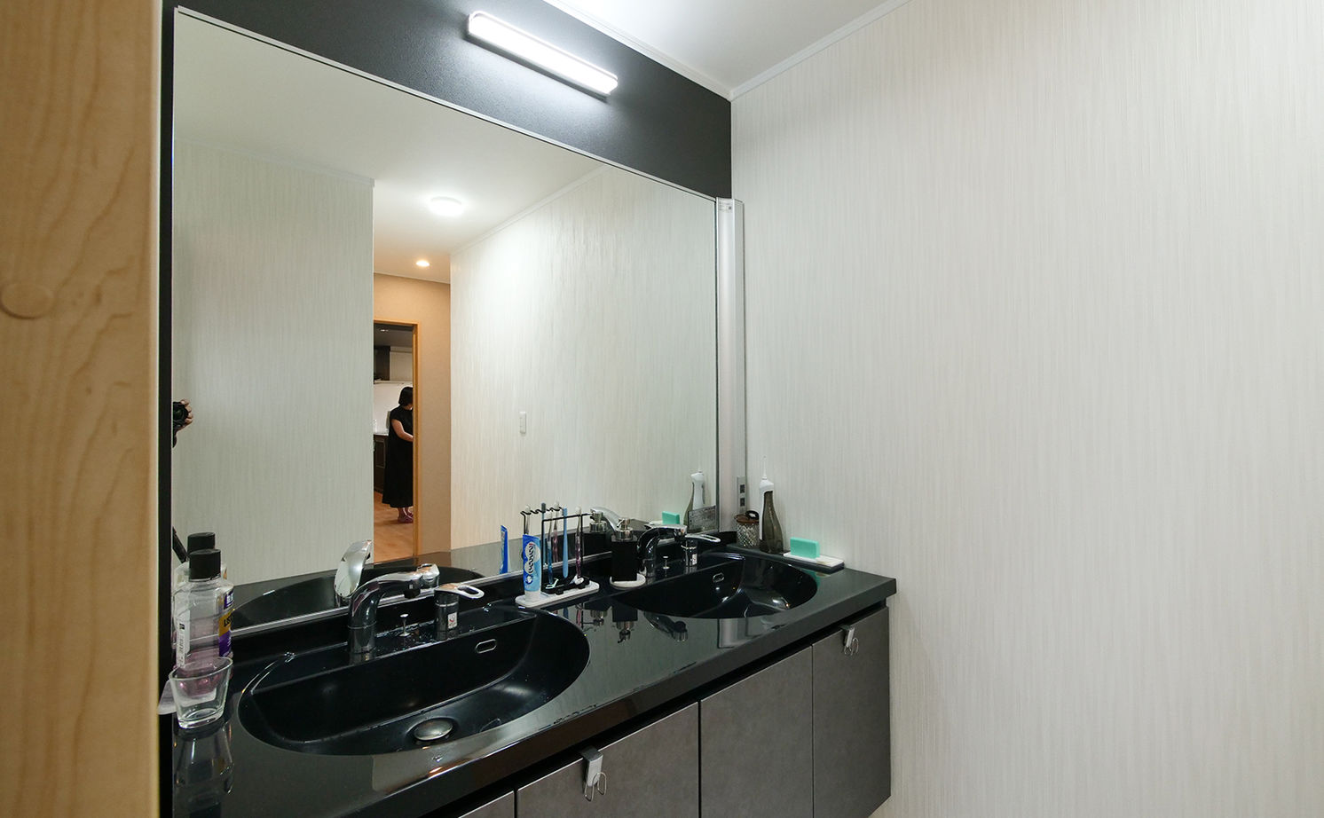 アイダ設計 【間取り図有/回遊動線/30坪台/ウッドデッキ/自由設計】個性的なデザインと暮らしやすさを両立した平屋の家の建築実例画像13