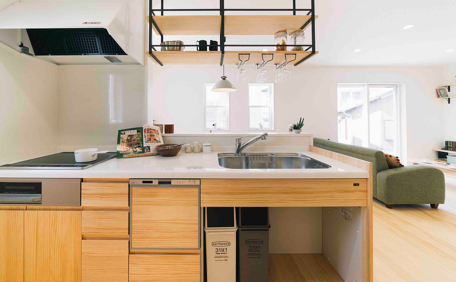 ハウスジャパン 【本体価格1690万円|間取り図有|ナチュラル|30坪】おしゃれな見せる収納！無垢材のあたたかい家の建築実例画像7