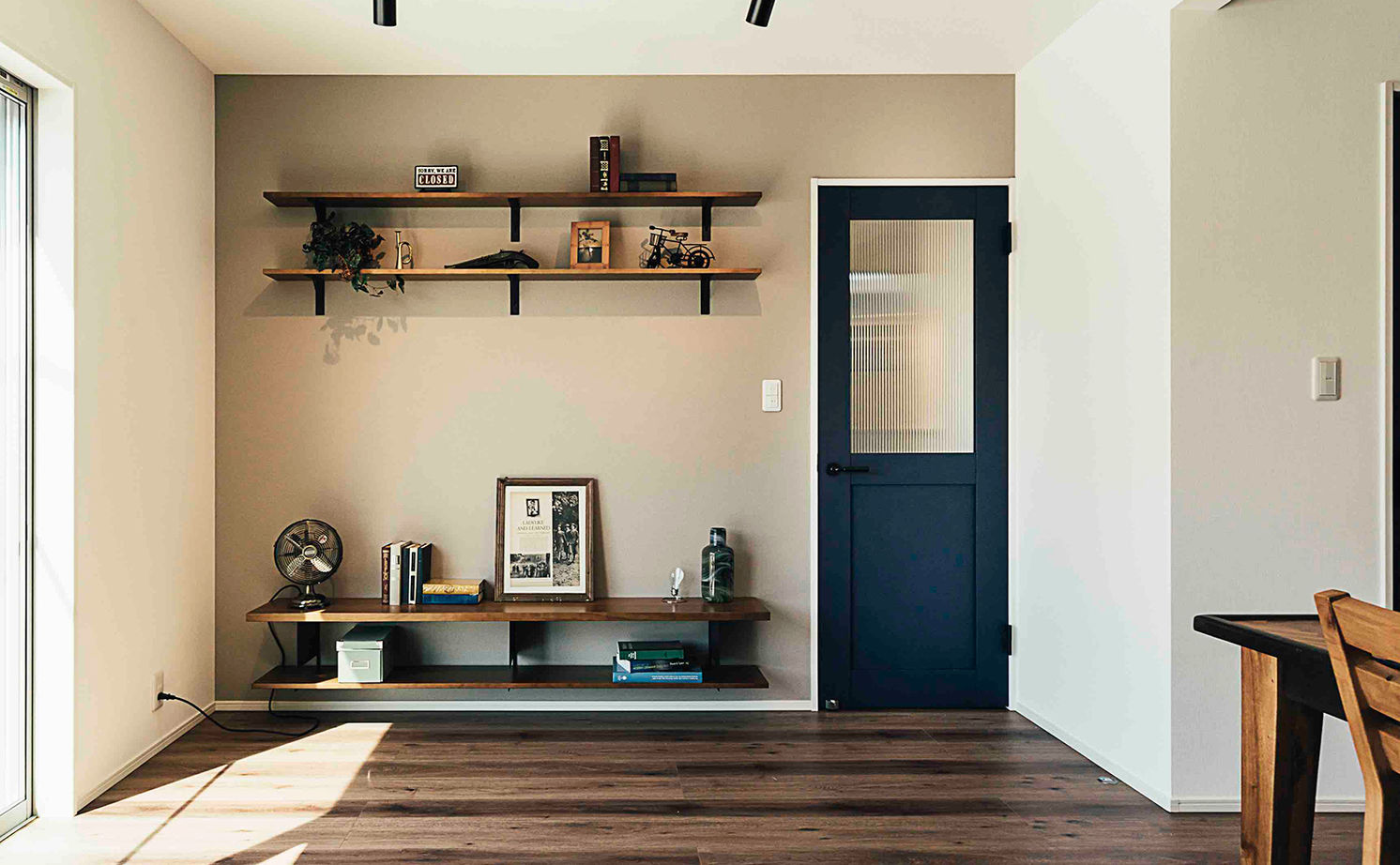 ハウスジャパン 【本体価格1640万円|間取り図有|ヴィンテージ|30坪】個性豊かなタイルのキューブ型おしゃれな家の建築実例画像3