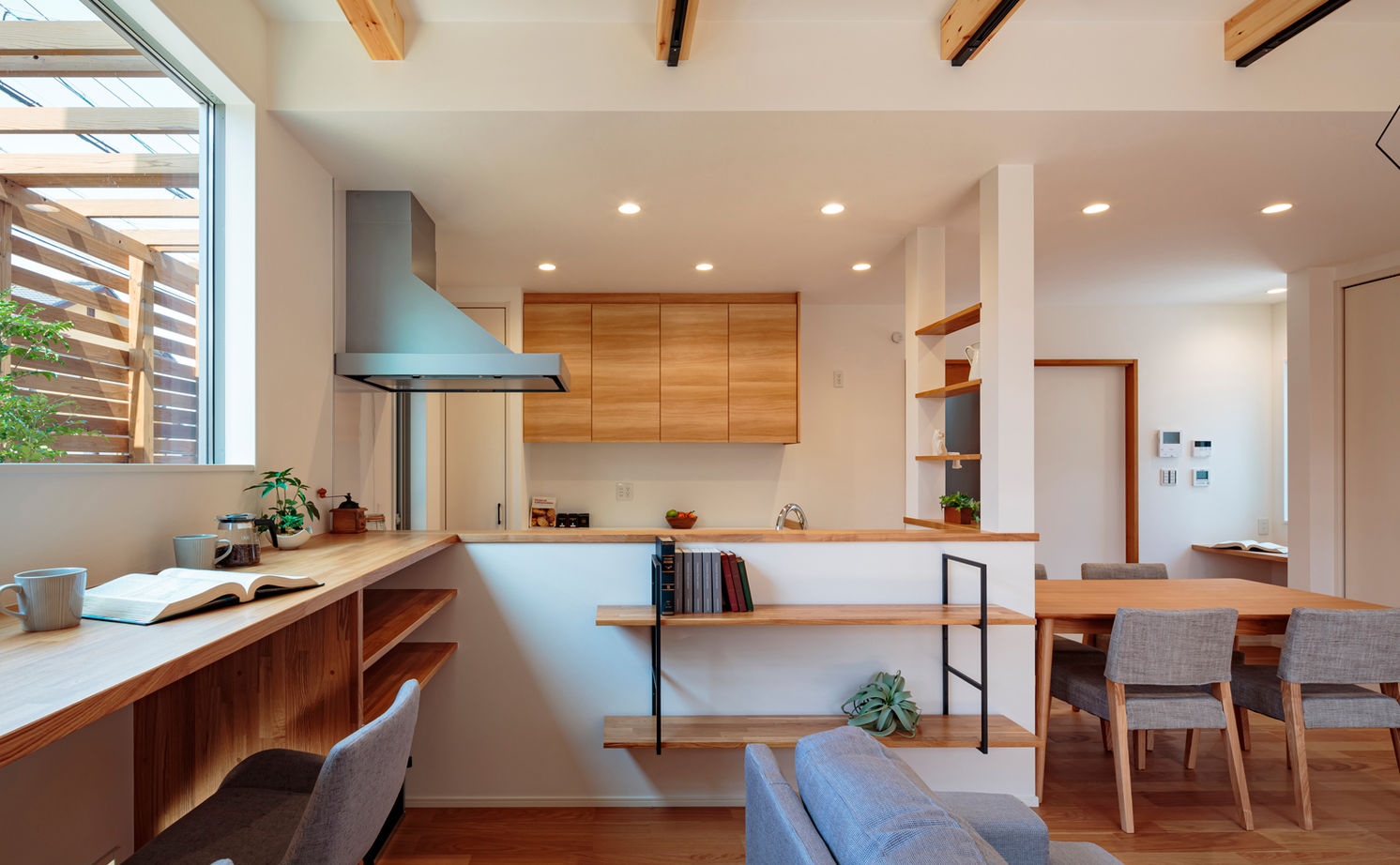 ハウスジャパン 【2000万円台|シンプルモダン|ウッドデッキ】プライバシー重視のオシャレなアウトドアリビングの建築実例画像3