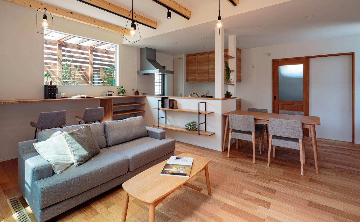 ハウスジャパン 【2000万円台|シンプルモダン|ウッドデッキ】プライバシー重視のオシャレなアウトドアリビングの建築実例画像4