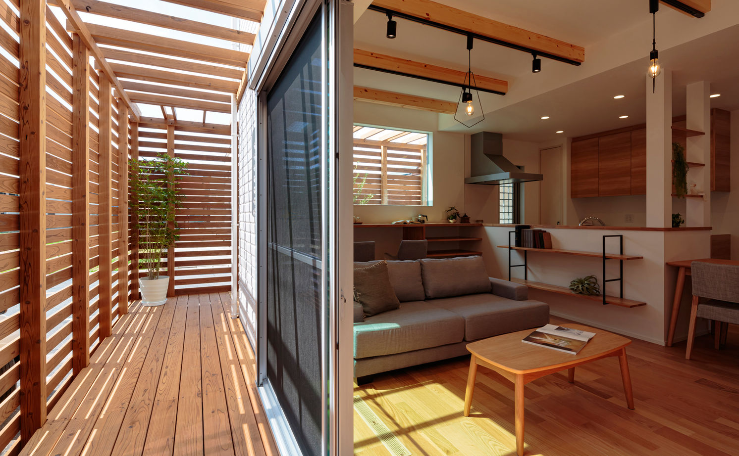 ハウスジャパン 【2000万円台|シンプルモダン|ウッドデッキ】プライバシー重視のオシャレなアウトドアリビングの建築実例画像6