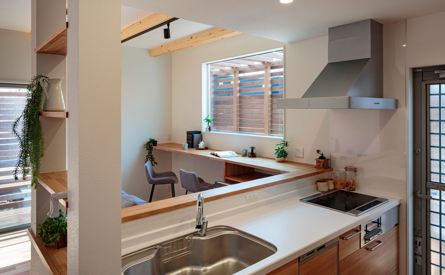 ハウスジャパン 【2000万円台|シンプルモダン|ウッドデッキ】プライバシー重視のオシャレなアウトドアリビングの建築実例画像9