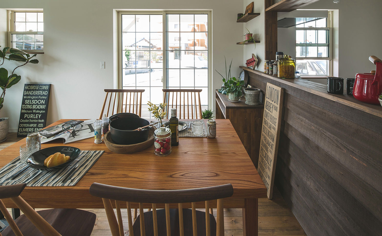 ハウスジャパン 【2000万円台｜平屋風｜間取り図有｜40坪｜4LDK】カリフォルニアスタイルの平屋風、ポーチ付きの家の建築実例画像9