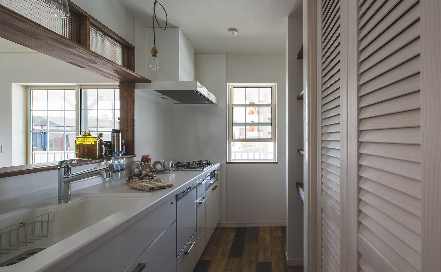 ハウスジャパン 【2000万円台｜平屋風｜間取り図有｜40坪｜4LDK】カリフォルニアスタイルの平屋風、ポーチ付きの家の建築実例画像10