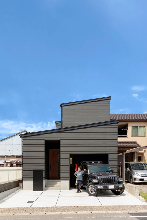 ハウスジャパン 【刈谷市｜30坪台｜ビルトインガレージ】男の城！一人や友人との時間を楽しむ住まいの建築実例画像1