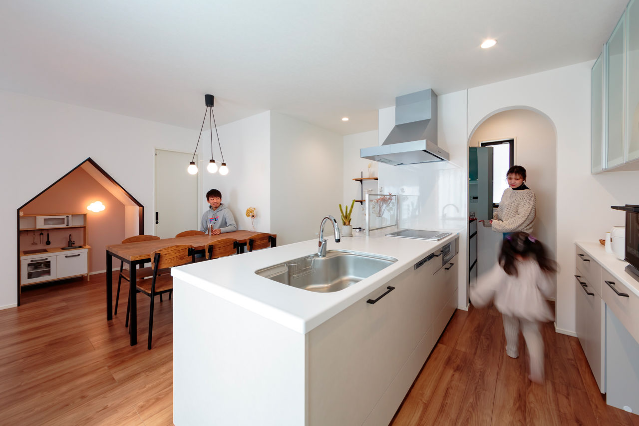 ハウスジャパン 【西尾市｜ビルトインガレージ】30坪未満でも実現！可愛い韓国風インテリアの家の建築実例画像4