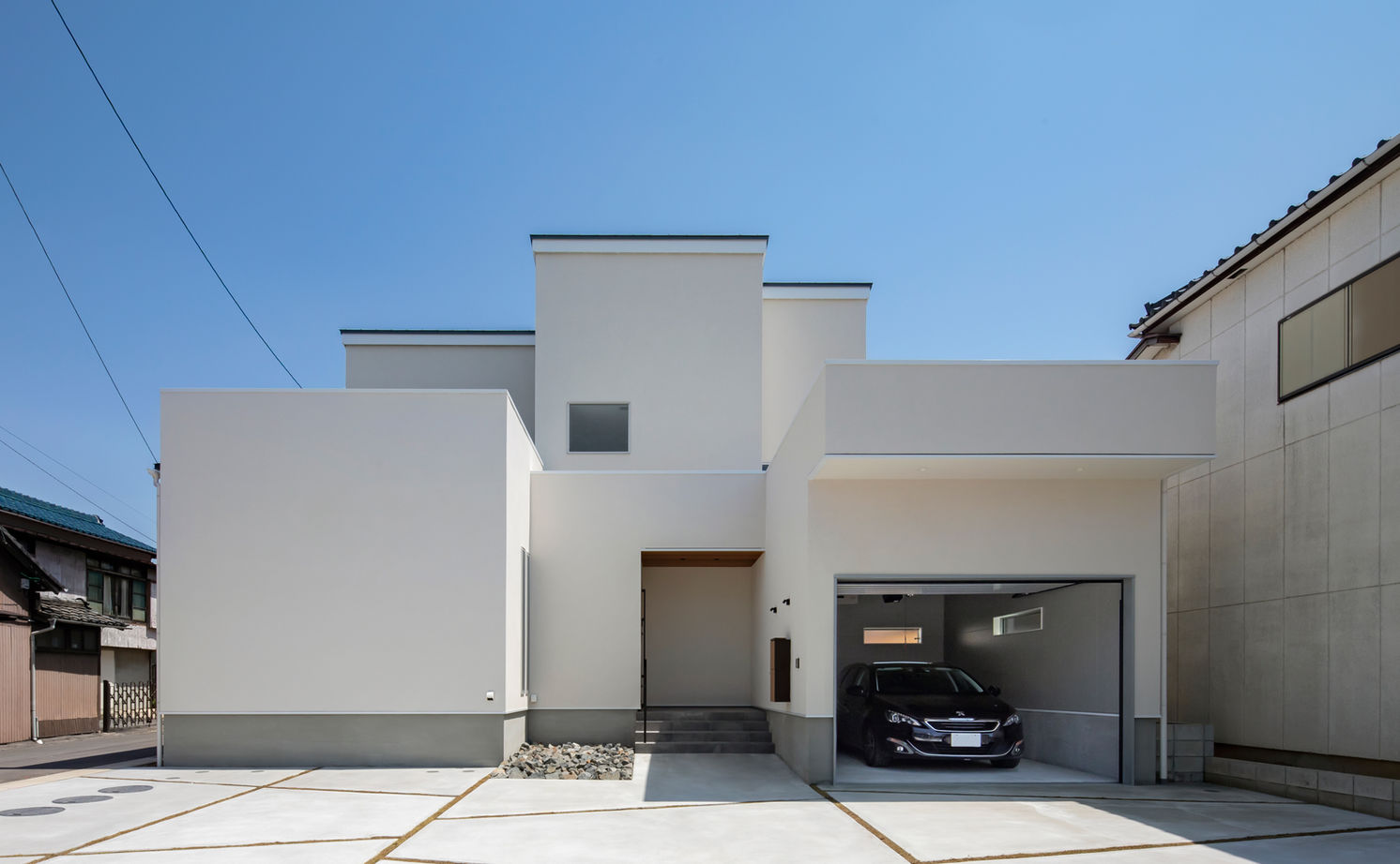 ハウスジャパン 【愛知県｜ビルトインガレージ】北欧テイスト！吹抜けスケルトン階段のガレージハウスの建築実例画像2