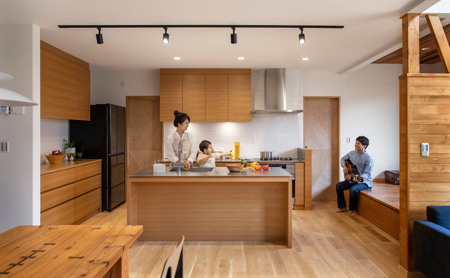 ハウスジャパン 【愛知県｜ビルトインガレージ】北欧テイスト！吹抜けスケルトン階段のガレージハウスの建築実例画像3