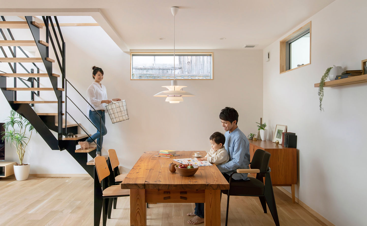 ハウスジャパン 【愛知県｜ビルトインガレージ】北欧テイスト！吹抜けスケルトン階段のガレージハウスの建築実例画像4