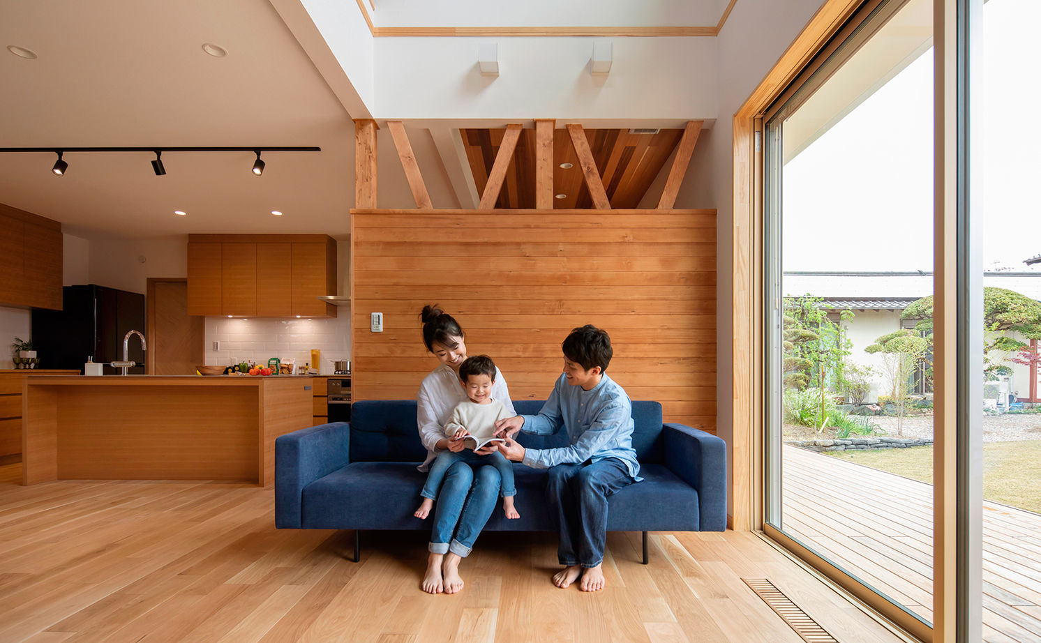 ハウスジャパン 【愛知県｜ビルトインガレージ】北欧テイスト！吹抜けスケルトン階段のガレージハウスの建築実例画像6