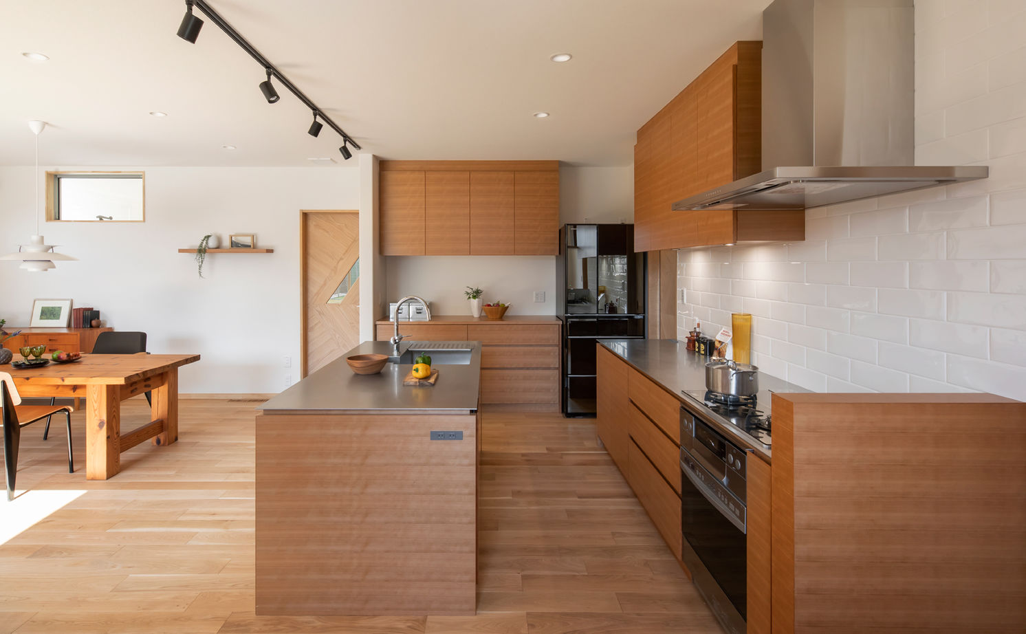 ハウスジャパン 【愛知県｜ビルトインガレージ】北欧テイスト！吹抜けスケルトン階段のガレージハウスの建築実例画像8