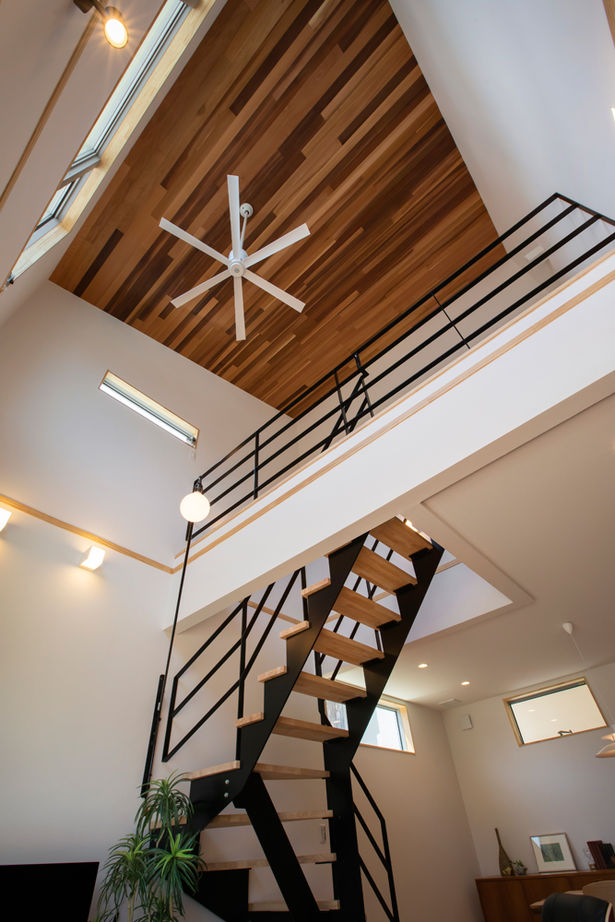 ハウスジャパン 【愛知県｜ビルトインガレージ】北欧テイスト！吹抜けスケルトン階段のガレージハウスの建築実例画像9