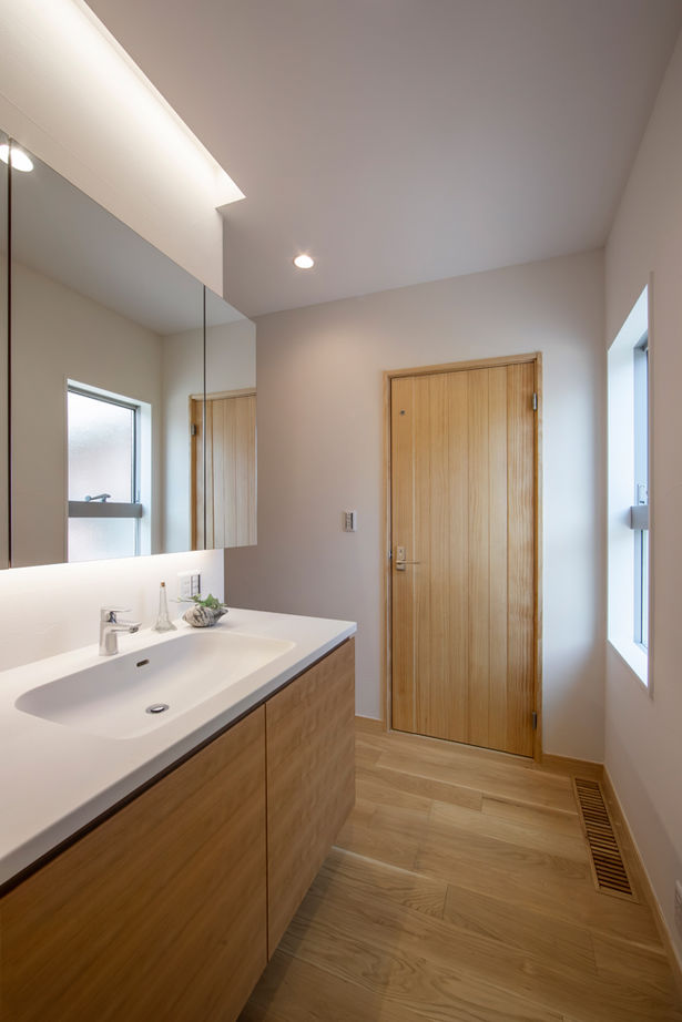 ハウスジャパン 【愛知県｜ビルトインガレージ】北欧テイスト！吹抜けスケルトン階段のガレージハウスの建築実例画像11