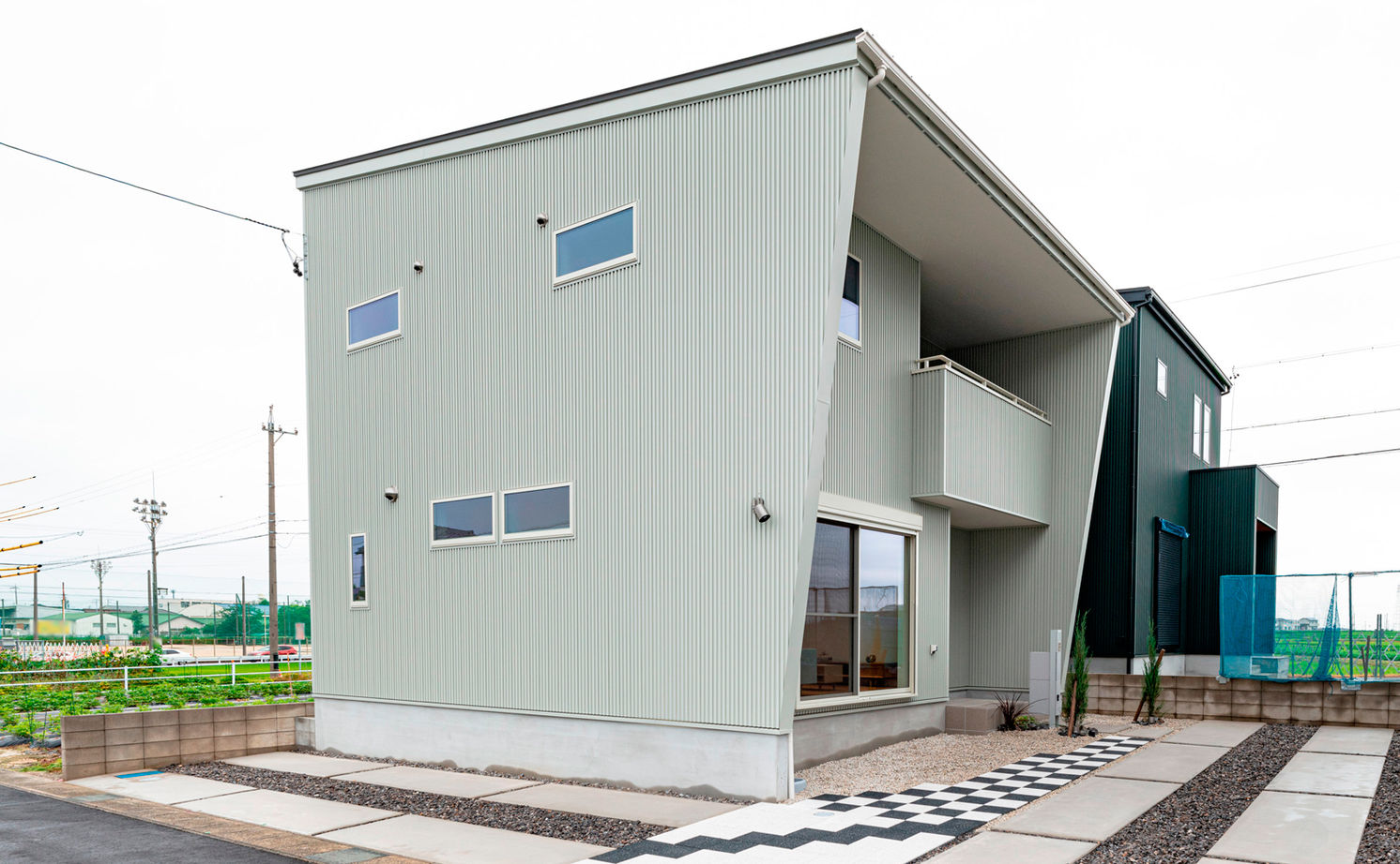 ハウスジャパン 【高浜市｜20坪台｜車3台】家事がラクな動線。アースカラーの素材感が魅力の家の建築実例画像2