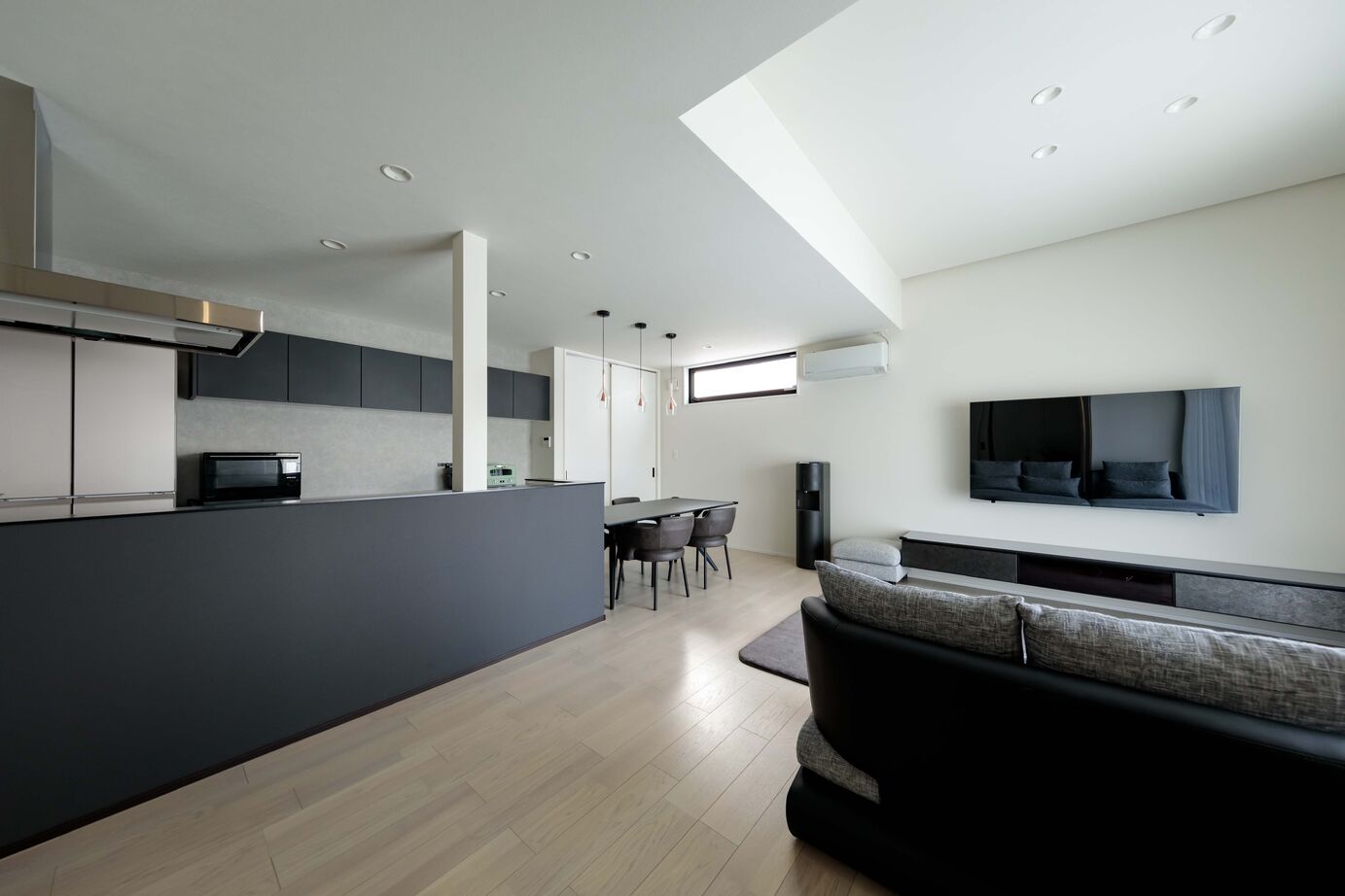 ハウスジャパン 【2000万円台｜高浜市｜30坪台｜ホテルライク】照明の陰影を楽しむホテルライクな家の建築実例画像4