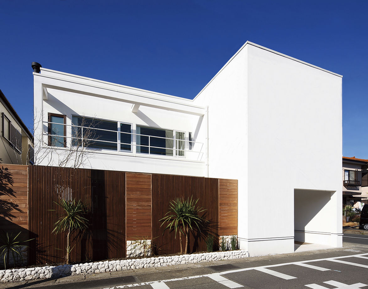 山下建設 【3000万円台/ビルトインガレージ/太陽光発電/湘南暮らし】吹き抜けと大空間リビングがこだわりの住まいの建築実例画像1