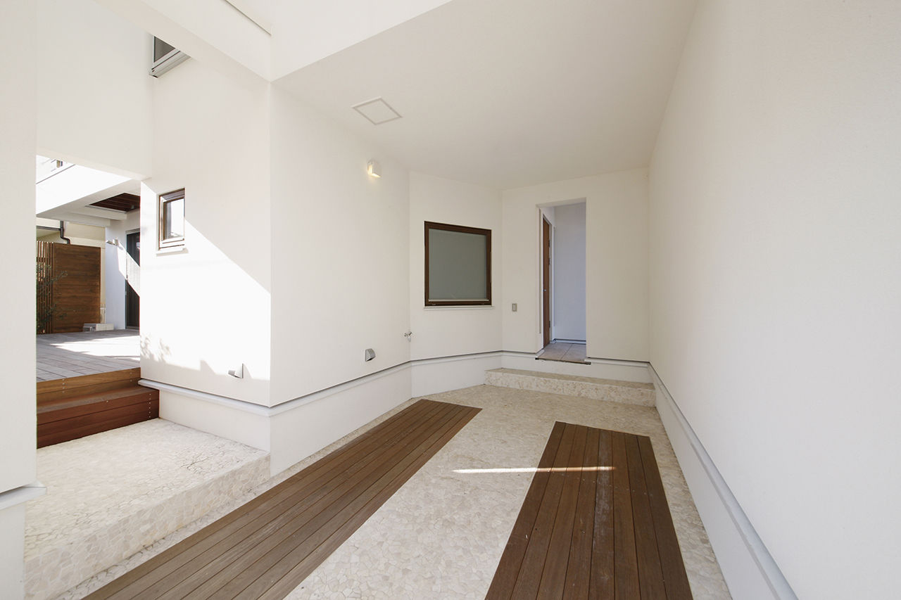 山下建設 【3000万円台/ビルトインガレージ/太陽光発電/湘南暮らし】吹き抜けと大空間リビングがこだわりの住まいの建築実例画像2