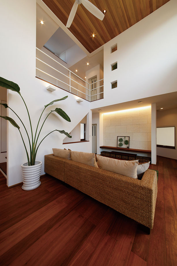 山下建設 【3000万円台/ビルトインガレージ/太陽光発電/湘南暮らし】吹き抜けと大空間リビングがこだわりの住まいの建築実例画像3