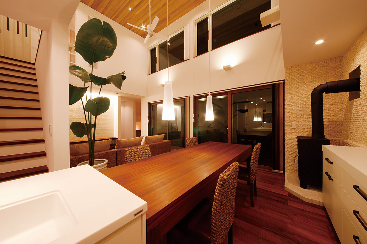 山下建設 【3000万円台/ビルトインガレージ/太陽光発電/湘南暮らし】吹き抜けと大空間リビングがこだわりの住まいの建築実例画像5